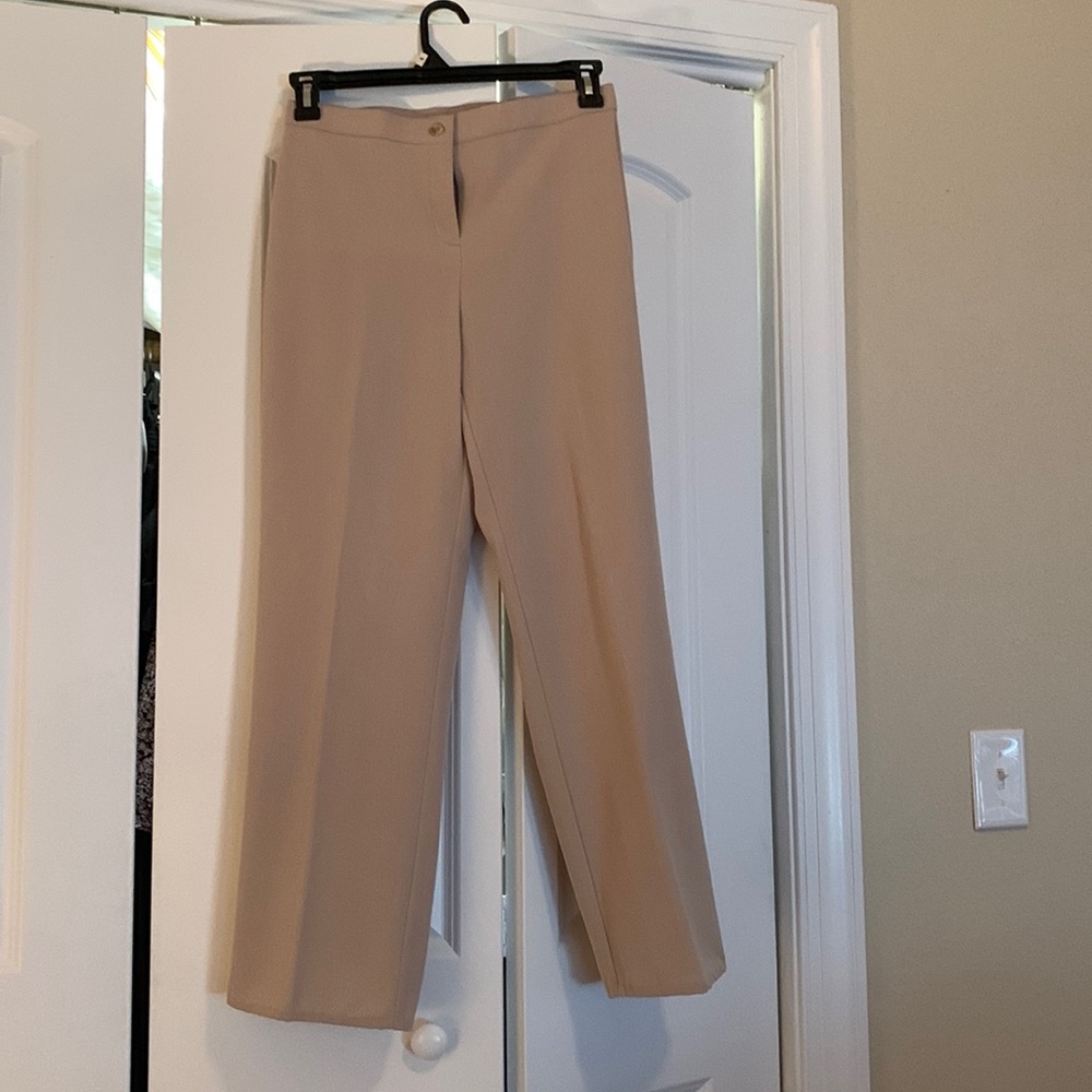 Wide-legged khaki trousers